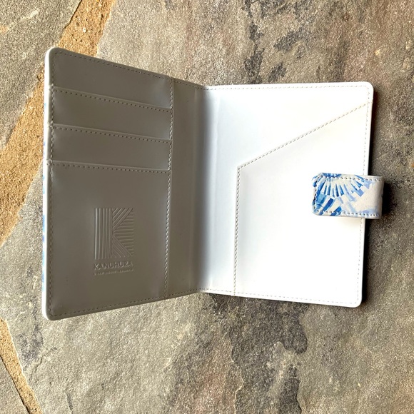 Anthropologie Wanderer Passport holder - Picture 2 of 2